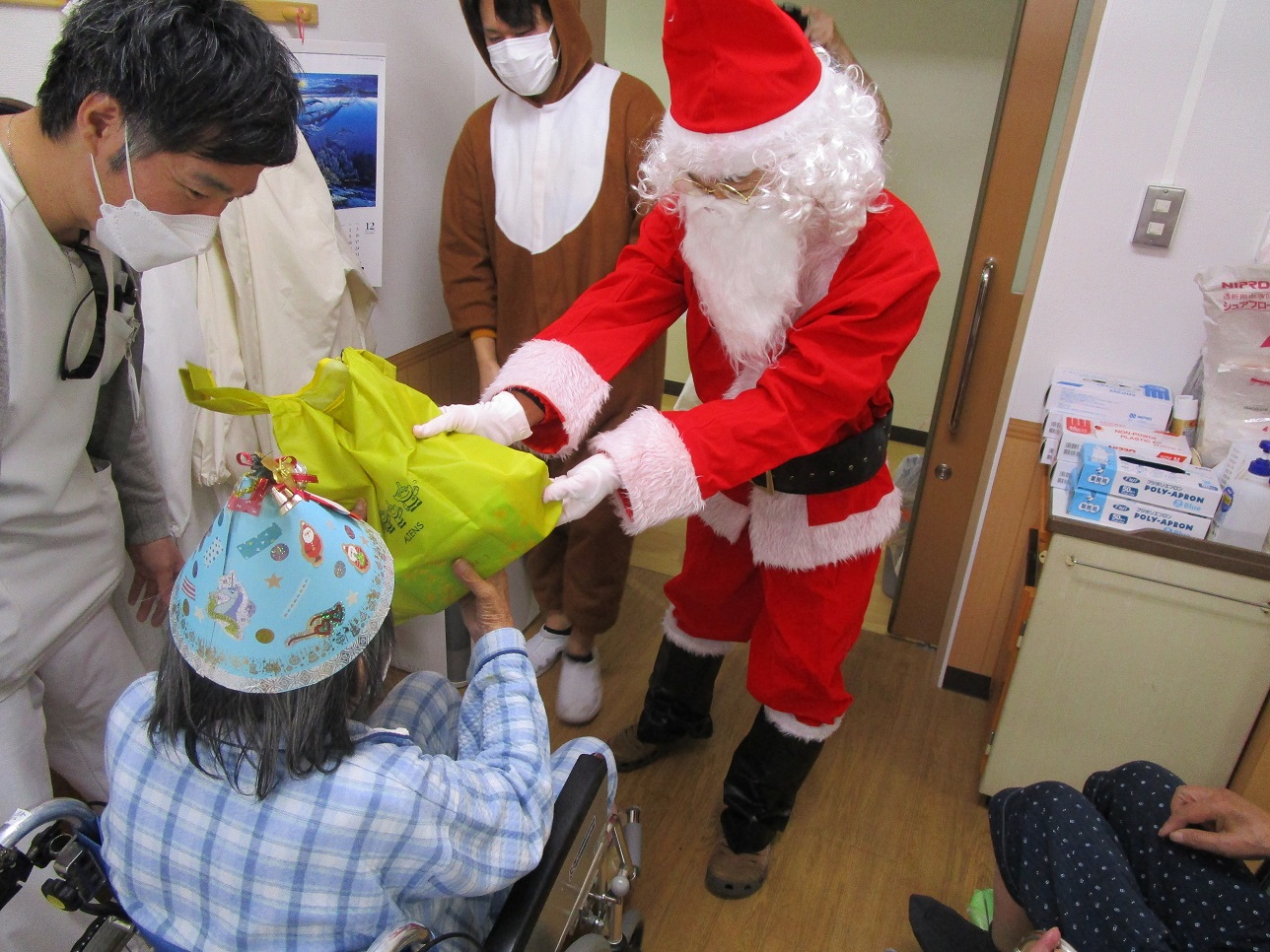 入院患者様とクリスマス会を行いました。